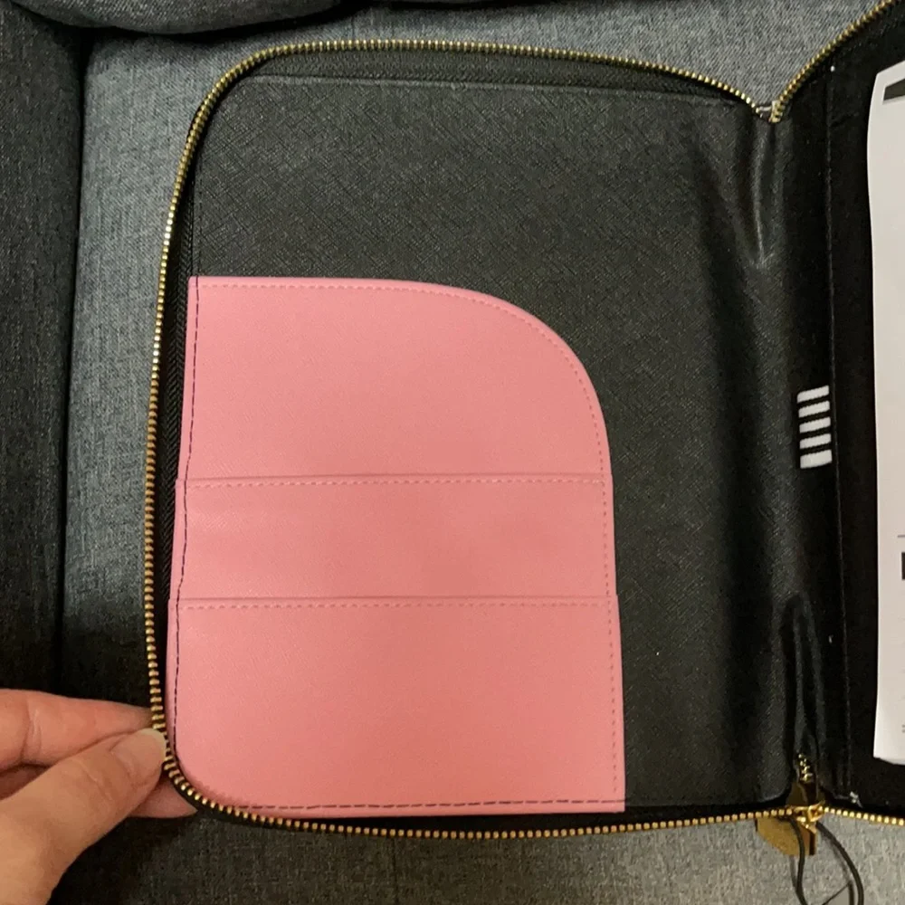 Alice Scott Goal Digger Folio